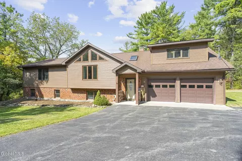 827 Rector Rd, Glenville, NY 12302