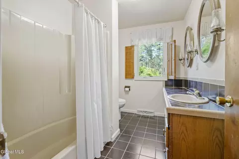 Bath - 827 Rector Rd, Glenville, NY 12302 photo 1 of 5