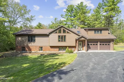 Exterior - 827 Rector Rd, Glenville, NY 12302 photo 9 of 10