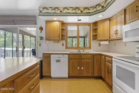 Kitchen - 827 Rector Rd, Glenville, NY 12302 photo 5 of 5