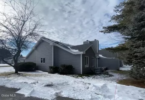 42 Lyon Ct, Queensbury, NY 12804