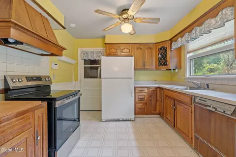 132 Snake Hill Rd, Glenville, NY 12302 photo 9