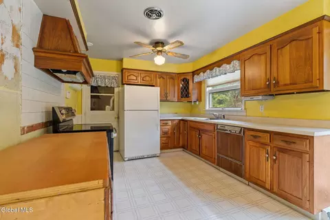 132 Snake Hill Rd, Glenville, NY 12302 photo 8