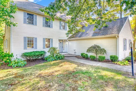 5 Gibbs Cir, Albany, NY 12204