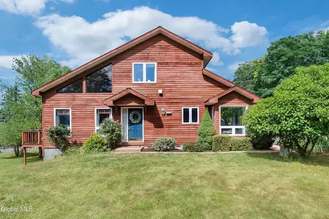 14 Lillian Ln, Troy, NY 12180