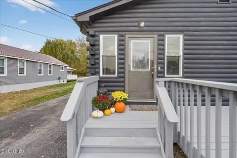 19 Kozy Ln, Malta, NY 12020