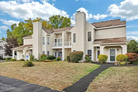 813 Ridge Cir, Troy, NY 12182