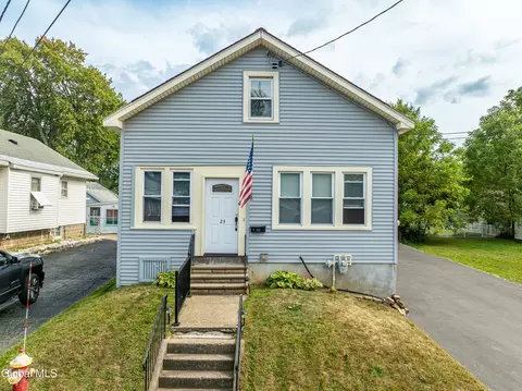 23 Mcnutt Ave, Colonie, NY 12205