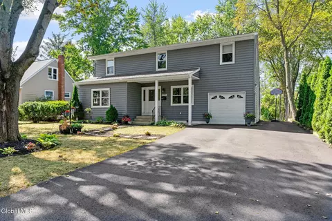 2315 Nelson Dr, Niskayuna, NY 12309