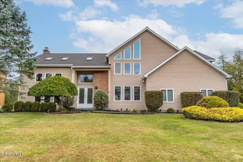 14 Bittersweet Ln, Slingerlands, NY 12159
