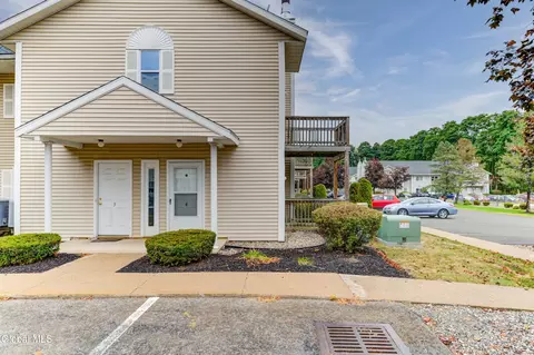 504 Greenwich Dr, Albany, NY 12203