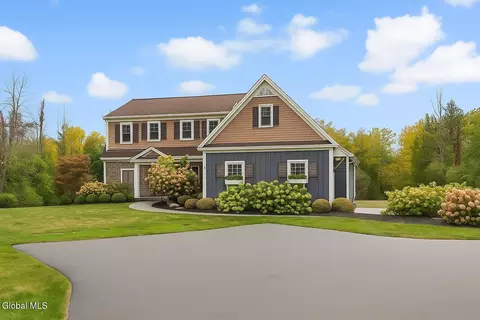 4 Pickett Ln, Rexford, NY 12148