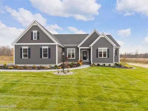 18 Dahlia Dr, Clifton Park, NY 12065