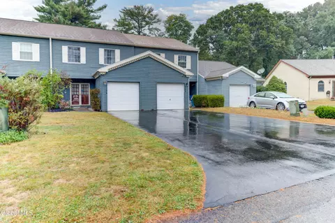 7104 Suzanne Ln, Schenectady, NY 12303