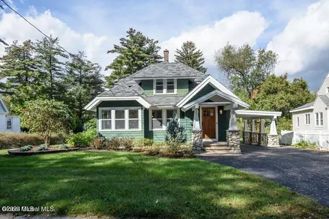 6 Oxford Rd, Albany, NY 12203