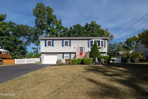 3 Jo Ann Ct, Albany, NY 12205