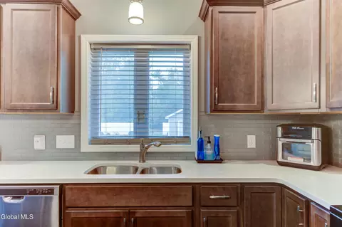 Kitchen - 212 Lisha Kill Rd, Schenectady, NY 12309 photo 3 of 7