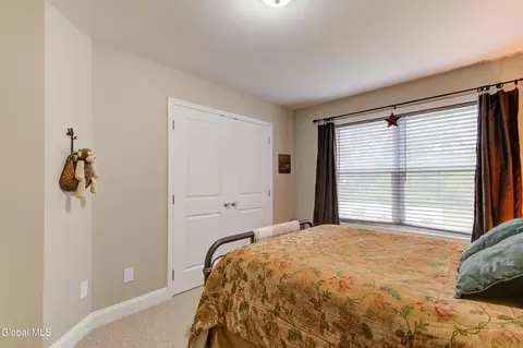 Bedroom - 212 Lisha Kill Rd, Schenectady, NY 12309 photo 2 of 7