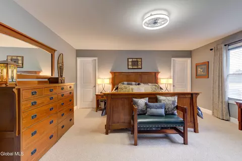 Bedroom - 212 Lisha Kill Rd, Schenectady, NY 12309 photo 4 of 7