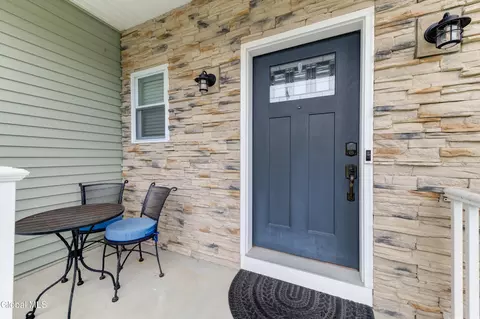 Exterior - 212 Lisha Kill Rd, Schenectady, NY 12309 photo 5 of 17