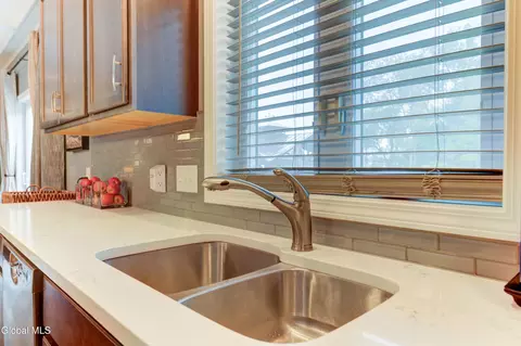 Kitchen - 212 Lisha Kill Rd, Schenectady, NY 12309 photo 7 of 7