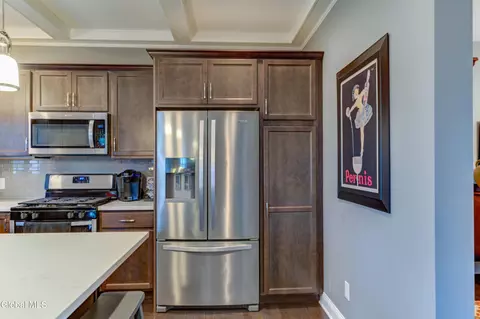 Kitchen - 212 Lisha Kill Rd, Schenectady, NY 12309 photo 2 of 7