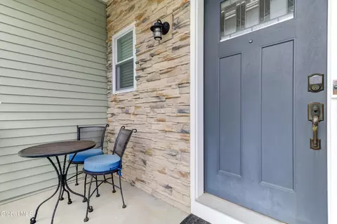 Exterior - 212 Lisha Kill Rd, Schenectady, NY 12309 photo 4 of 17