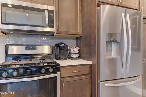 Kitchen - 212 Lisha Kill Rd, Schenectady, NY 12309 photo 5 of 7