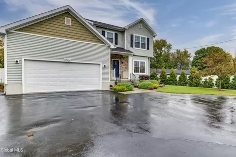 Exterior - 212 Lisha Kill Rd, Schenectady, NY 12309 photo 6 of 17