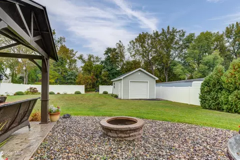 Exterior - 212 Lisha Kill Rd, Schenectady, NY 12309 photo 13 of 17