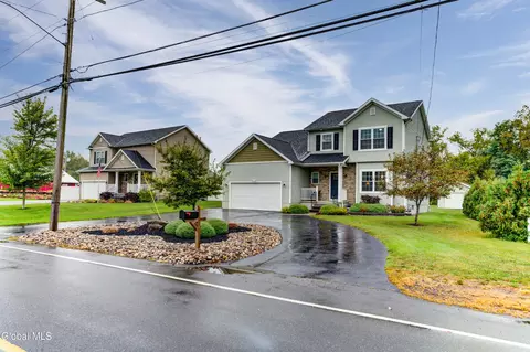 Exterior - 212 Lisha Kill Rd, Schenectady, NY 12309 photo 2 of 17