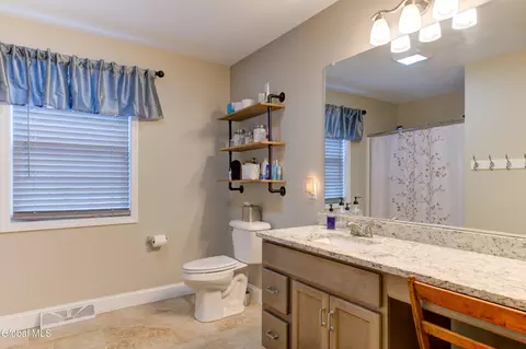Bath - 212 Lisha Kill Rd, Schenectady, NY 12309 photo 3 of 6