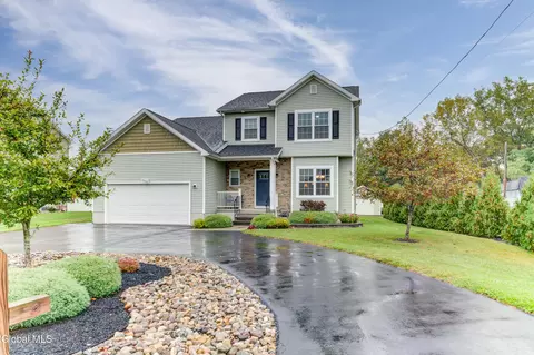 Exterior - 212 Lisha Kill Rd, Schenectady, NY 12309 photo 3 of 17