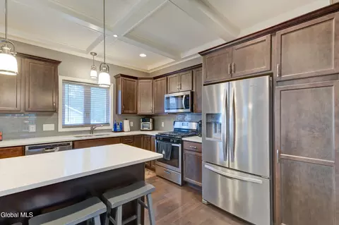 Kitchen - 212 Lisha Kill Rd, Schenectady, NY 12309 photo 4 of 7