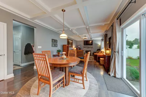 Dining - 212 Lisha Kill Rd, Schenectady, NY 12309 photo 4 of 5