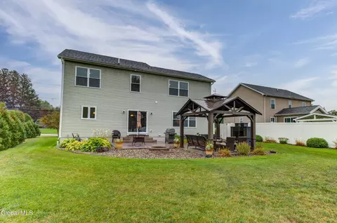 Exterior - 212 Lisha Kill Rd, Schenectady, NY 12309 photo 14 of 17