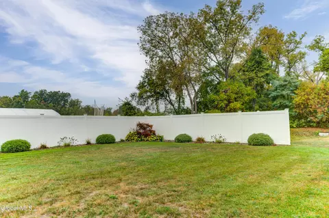 Exterior - 212 Lisha Kill Rd, Schenectady, NY 12309 photo 15 of 17