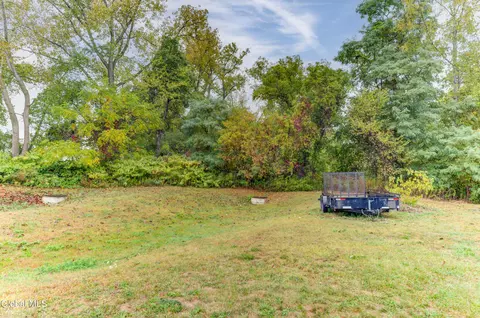 Exterior - 212 Lisha Kill Rd, Schenectady, NY 12309 photo 16 of 17