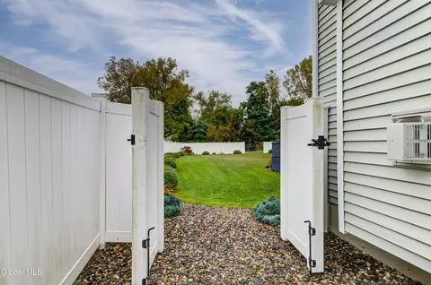 Exterior - 212 Lisha Kill Rd, Schenectady, NY 12309 photo 8 of 17