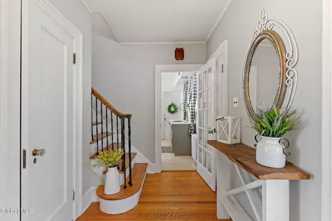 Entry Way - 1645 Wendell Ave, Schenectady, NY 12308 photo 2 of 2
