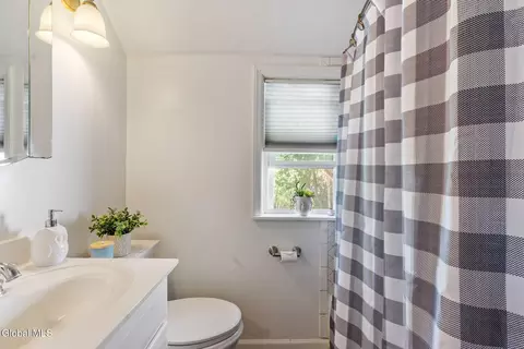 Bath - 1645 Wendell Ave, Schenectady, NY 12308 photo 2 of 3