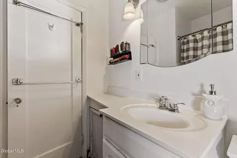 Bath - 1645 Wendell Ave, Schenectady, NY 12308 photo 3 of 3