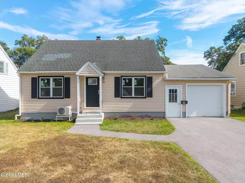 35 Virginia Blvd, Glenville, NY 12302