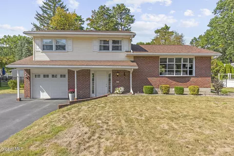 11 Evergreen Dr, Voorheesville, NY 12186