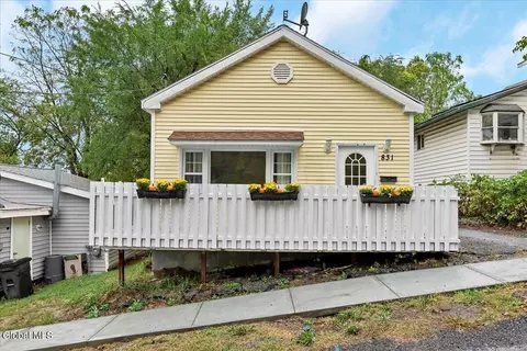831 7th St, Rensselaer, NY 12144