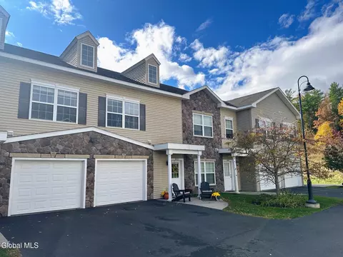 605 Worthington Ter, Wynantskill, NY 12198