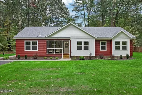 113 Jones Rd, Saratoga Springs, NY 12866
