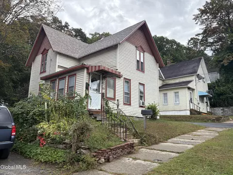 65 Park St, Gloversville, NY 12078