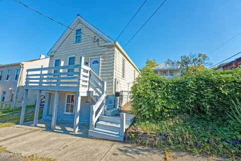 29 Glen St, Rensselaer, NY 12144