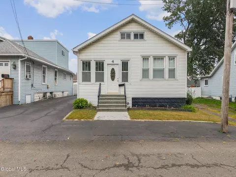 4 Pierce St, Colonie, NY 12205